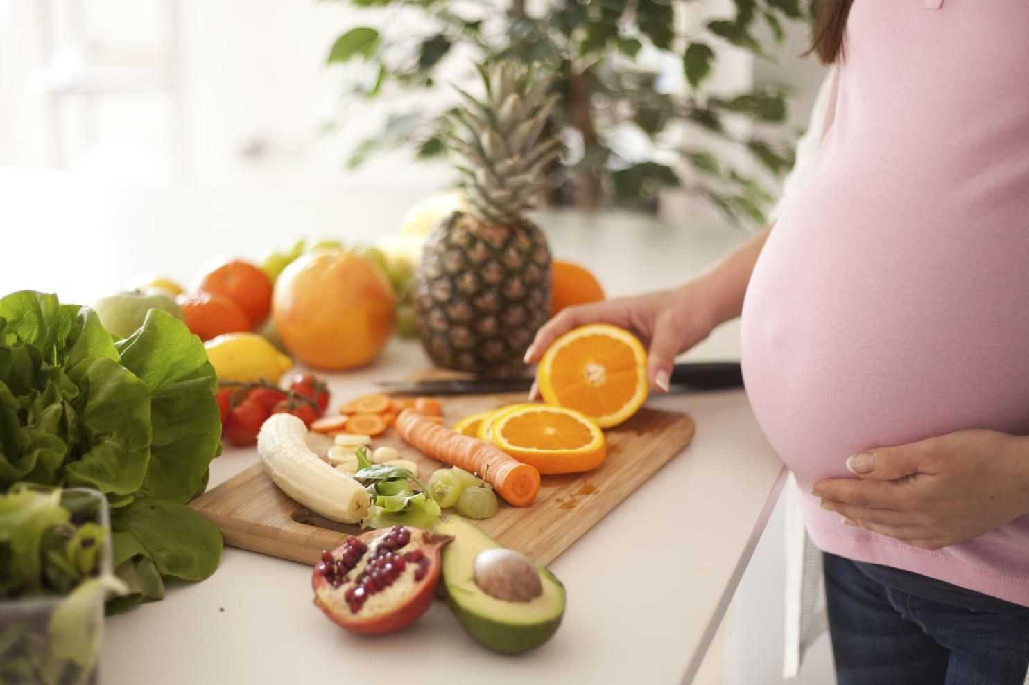 Топ-10 продуктов, на которые тянет женщин во время беременности: земляничное мыло, сырая гречка и другие