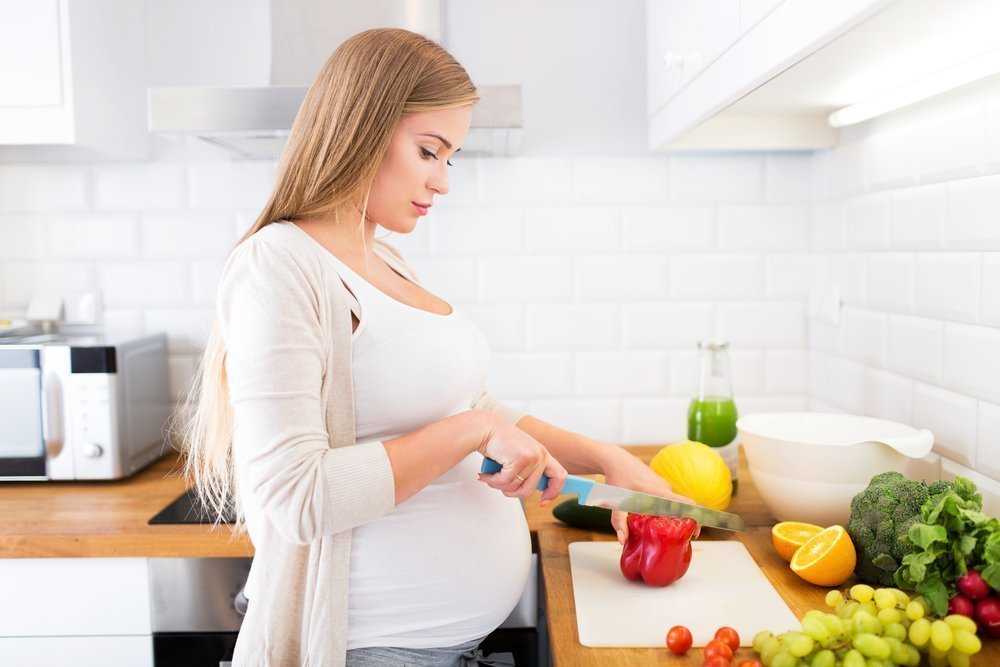 На каком сроке беременности начинает тянуть на разную еду. врачи объяснили, отчего это происходит