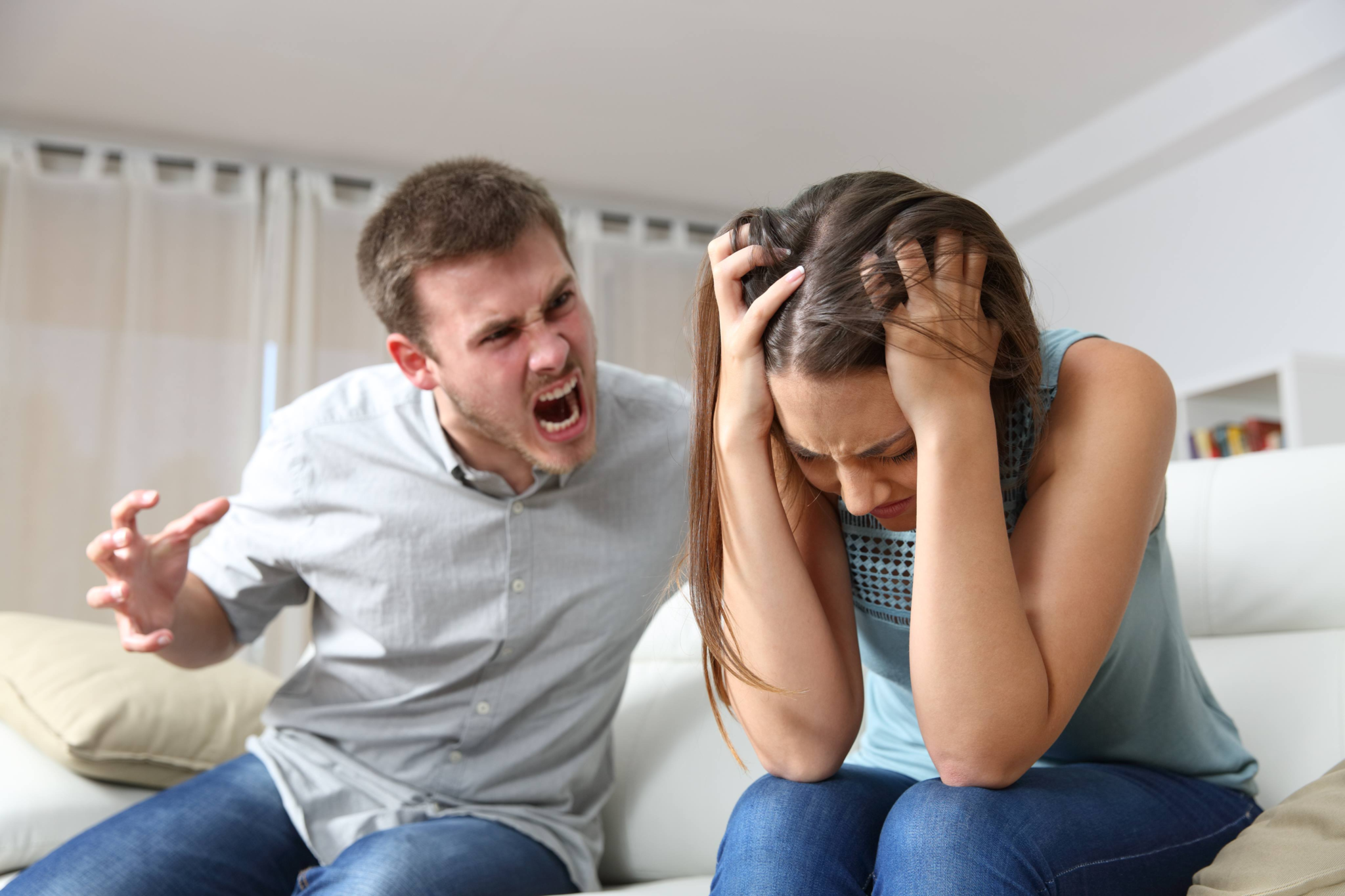 Помощь и защита при признаках психологического (эмоционального) насилия в семье женщинами мужчинами родителями и детьми