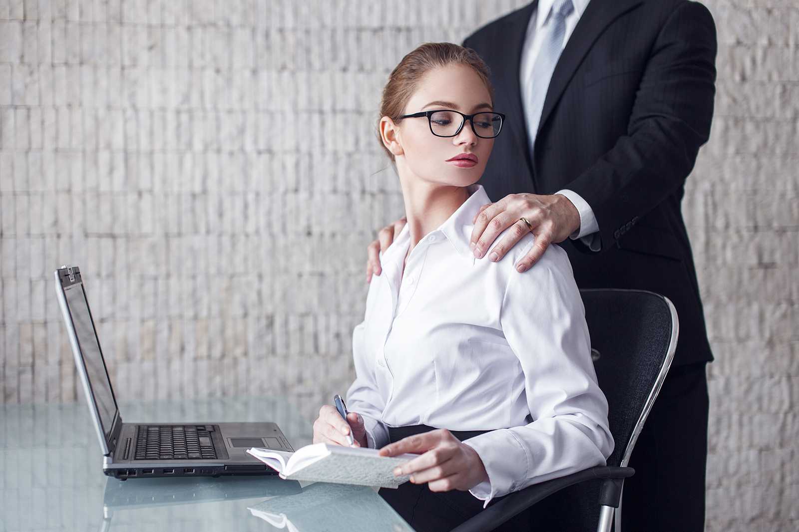 15 признаков того, что начальник к тебе неравнодушен