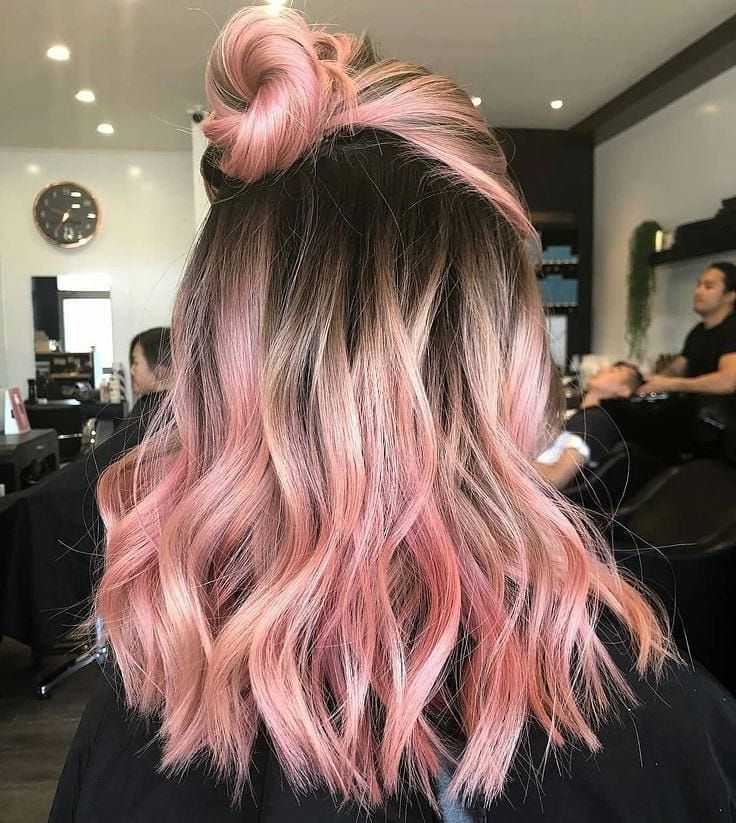 Розовое омбре на темные волосы: подходящие типажи и стрижки, плюсы и минусы, правила выбора цвета, техника выполнения, фото результата