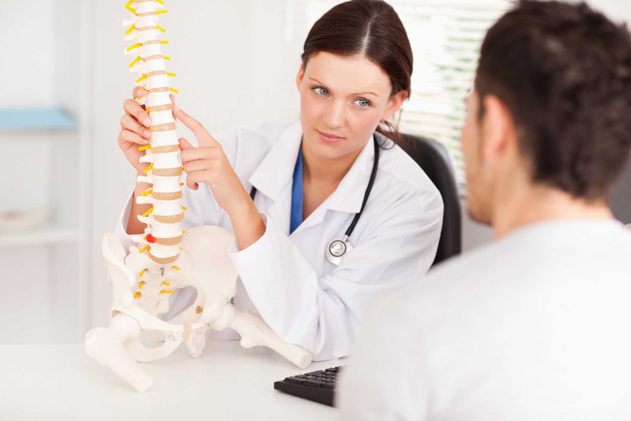 Лечение остеопороза врачи. Заболевания позвоночника. Врач и позвоночник. Неврология позвоночника. Заболевания позвоночника и суставов.